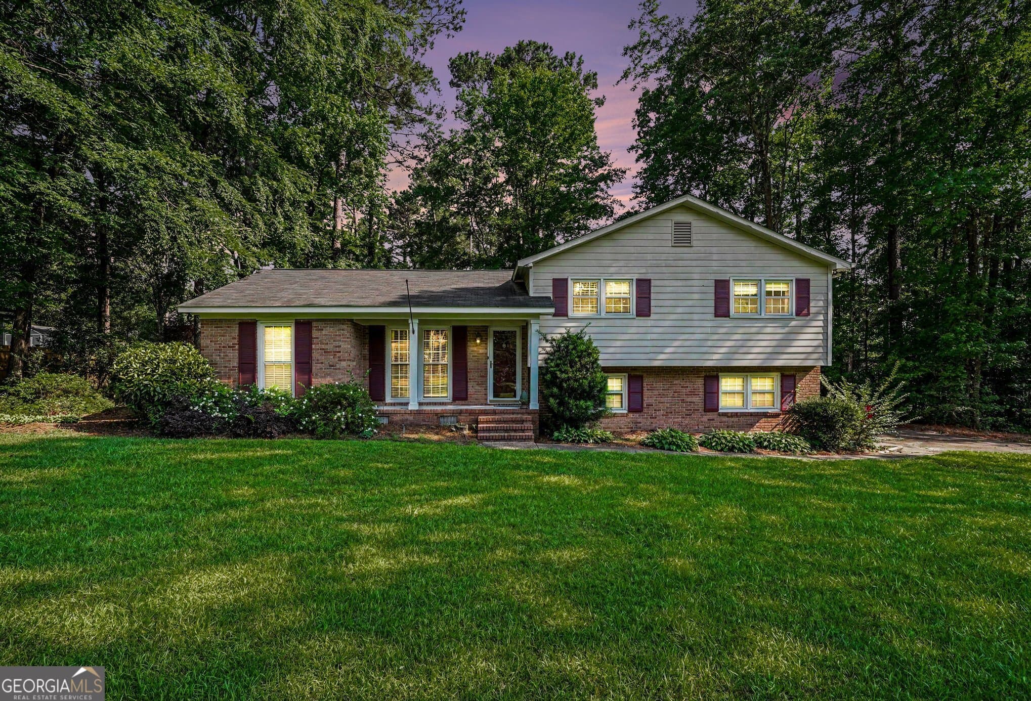 3 bedroom, 2 bathroom, 1,427 sq ft single family residence for sale at 752 Springdale Woods Drive, Macon, GA 31210 — photo 1 of 33