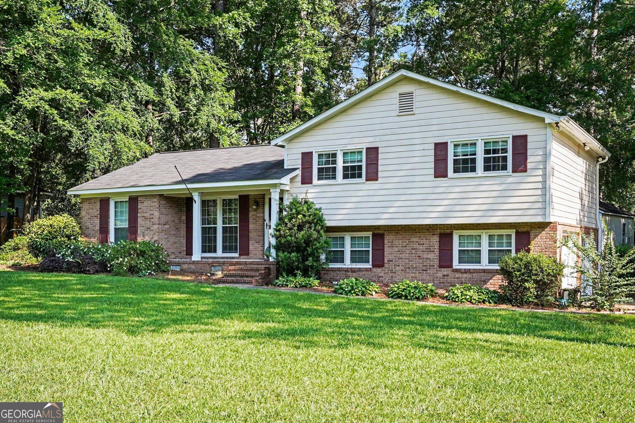 3 bedroom, 2 bathroom, 1,427 sq ft single family residence for sale at 752 Springdale Woods Drive, Macon, GA 31210 — photo 5