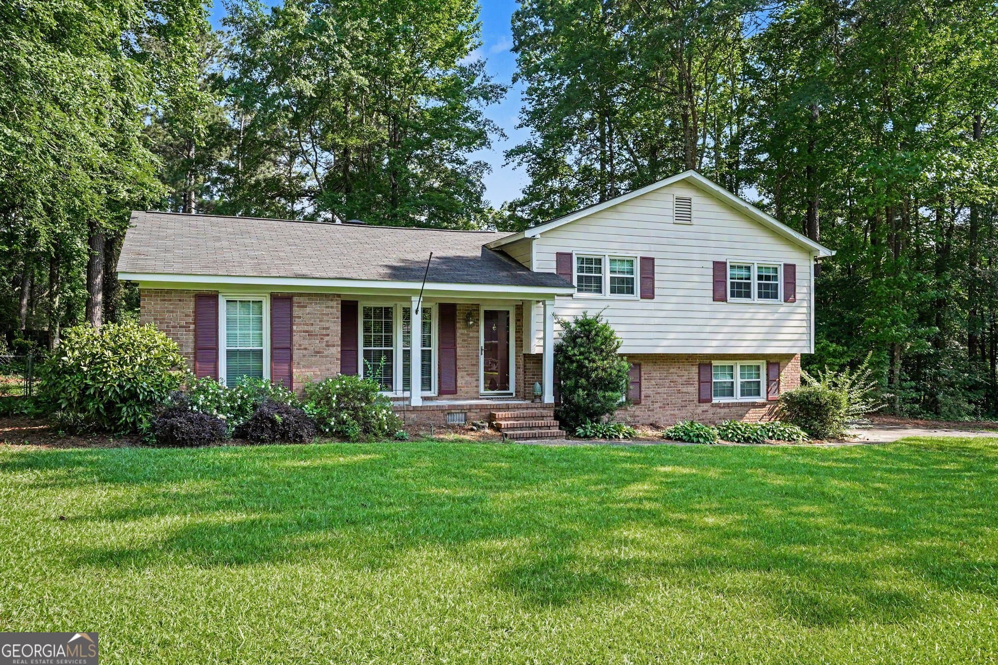 3 bedroom, 2 bathroom, 1,427 sq ft single family residence for sale at 752 Springdale Woods Drive, Macon, GA 31210 — photo 4