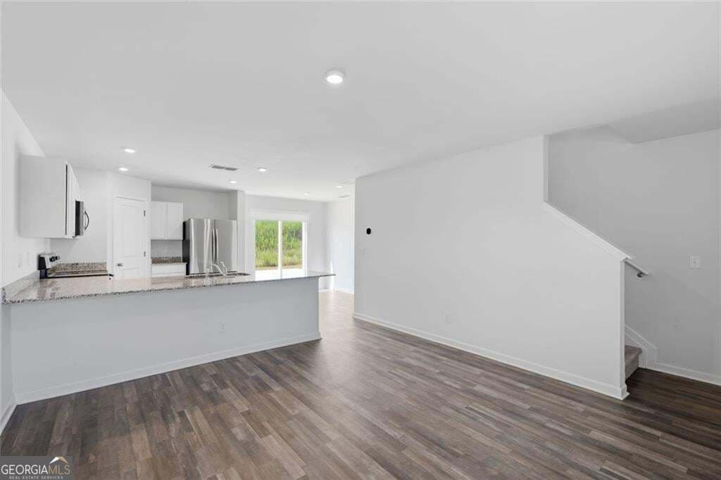 4 bedroom, 3 bathroom, 1,774 sq ft single family residence for rent at 133 Oxford Lane, Kingston, GA 30145 for $2,300 a month — photo 4