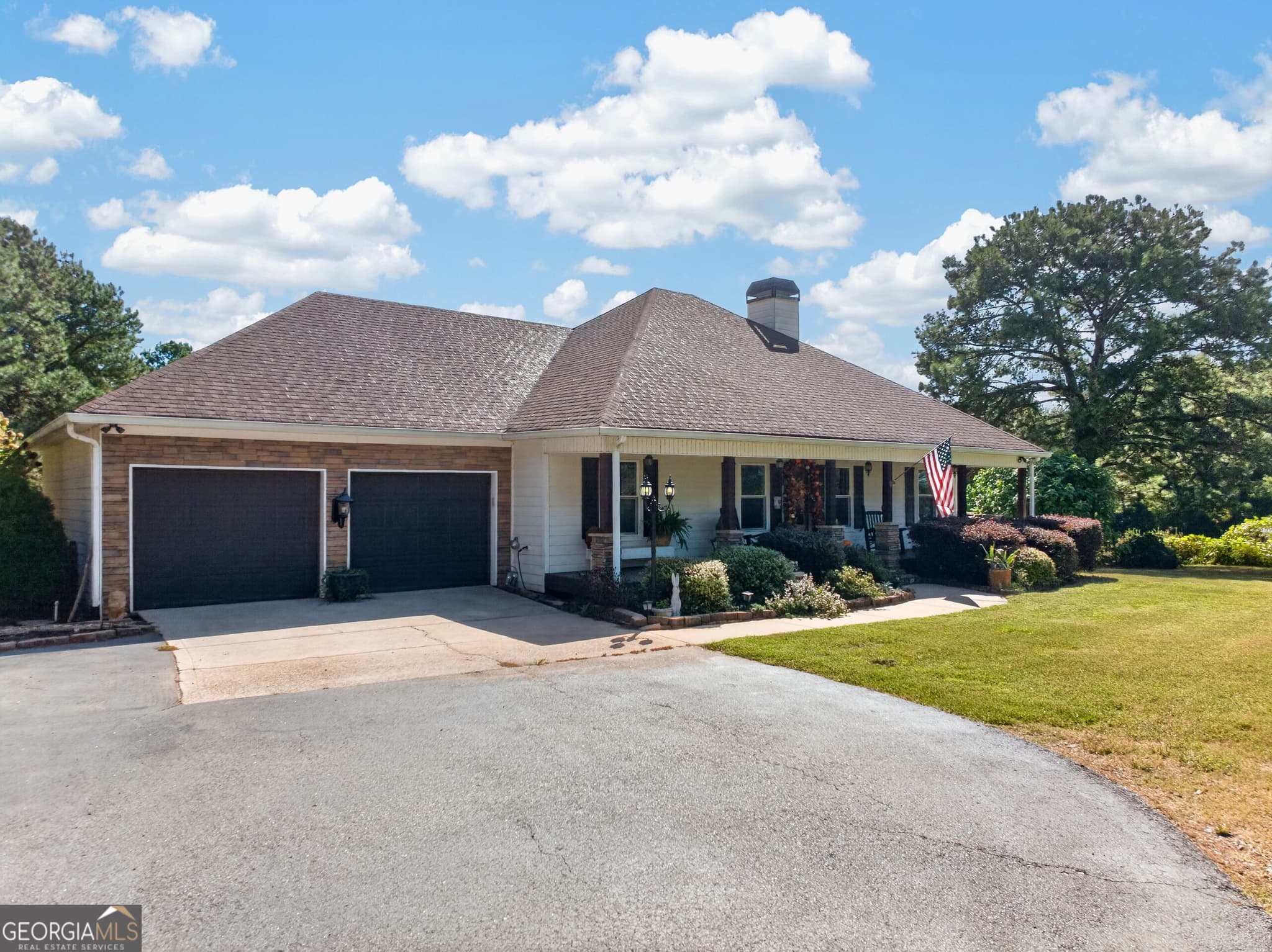 3 bedroom, 2 bathroom, 1,800 sq ft single family residence for sale at 9852 Post Road, Shady Dale, GA 31085 — photo 2