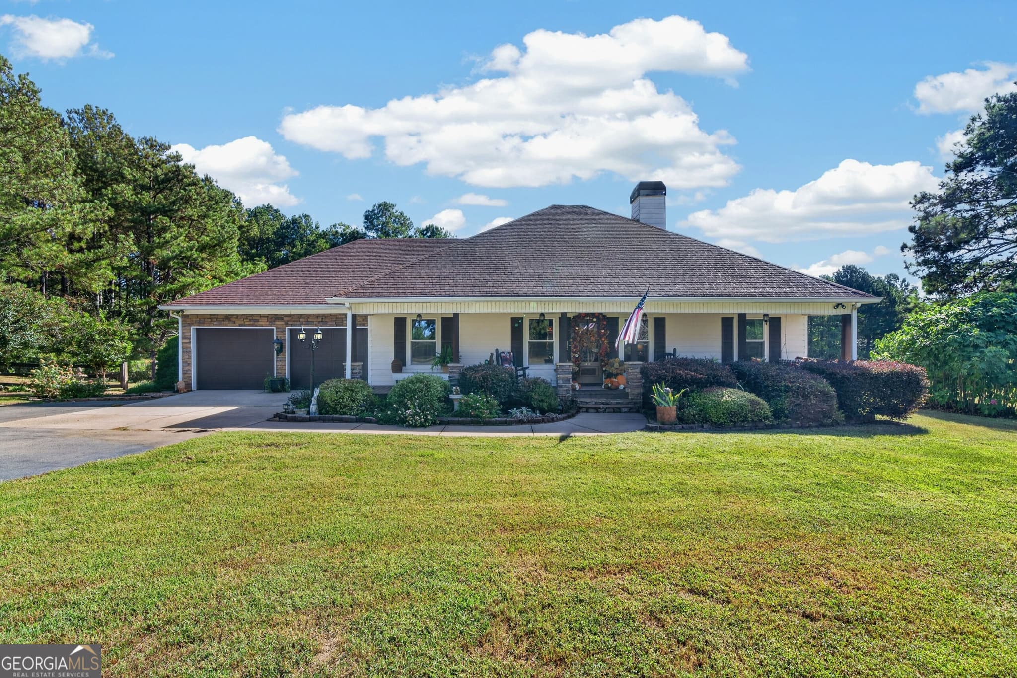 3 bedroom, 2 bathroom, 1,800 sq ft single family residence for sale at 9852 Post Road, Shady Dale, GA 31085 — photo 1 of 50