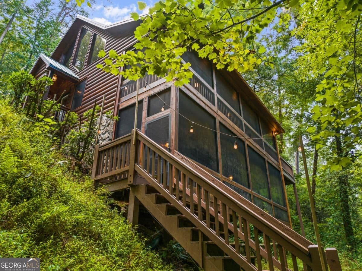 3 bedroom, 3.5 bathroom, 2,960 sq ft cabin,single family residence for sale at 123 Lone Oak Drive, Blue Ridge, GA 30513 — photo 6