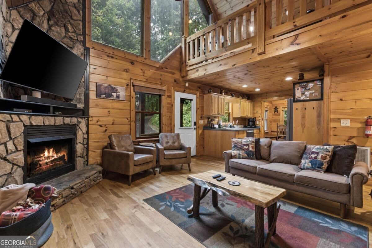 3 bedroom, 3.5 bathroom, 2,960 sq ft cabin,single family residence for sale at 123 Lone Oak Drive, Blue Ridge, GA 30513 — photo 7