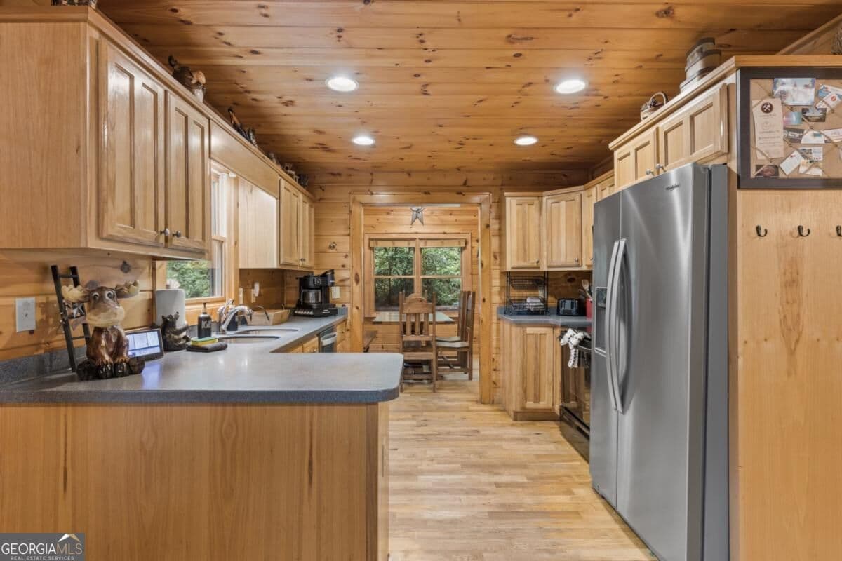 3 bedroom, 3.5 bathroom, 2,960 sq ft cabin,single family residence for sale at 123 Lone Oak Drive, Blue Ridge, GA 30513 — photo 9