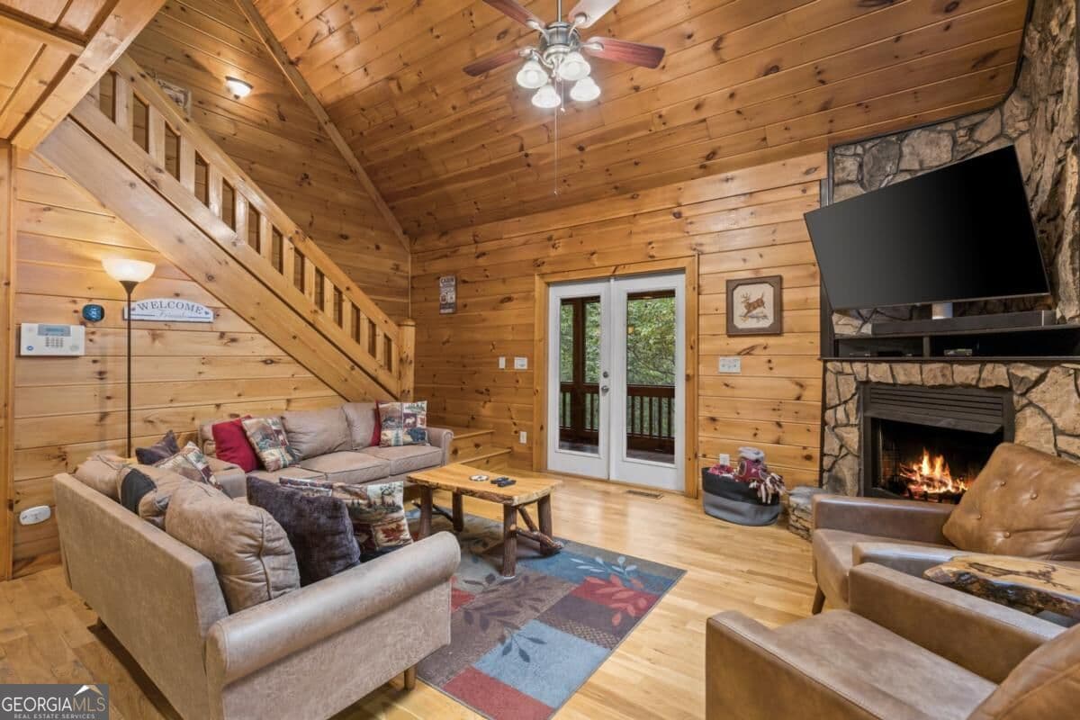 3 bedroom, 3.5 bathroom, 2,960 sq ft cabin,single family residence for sale at 123 Lone Oak Drive, Blue Ridge, GA 30513 — photo 8
