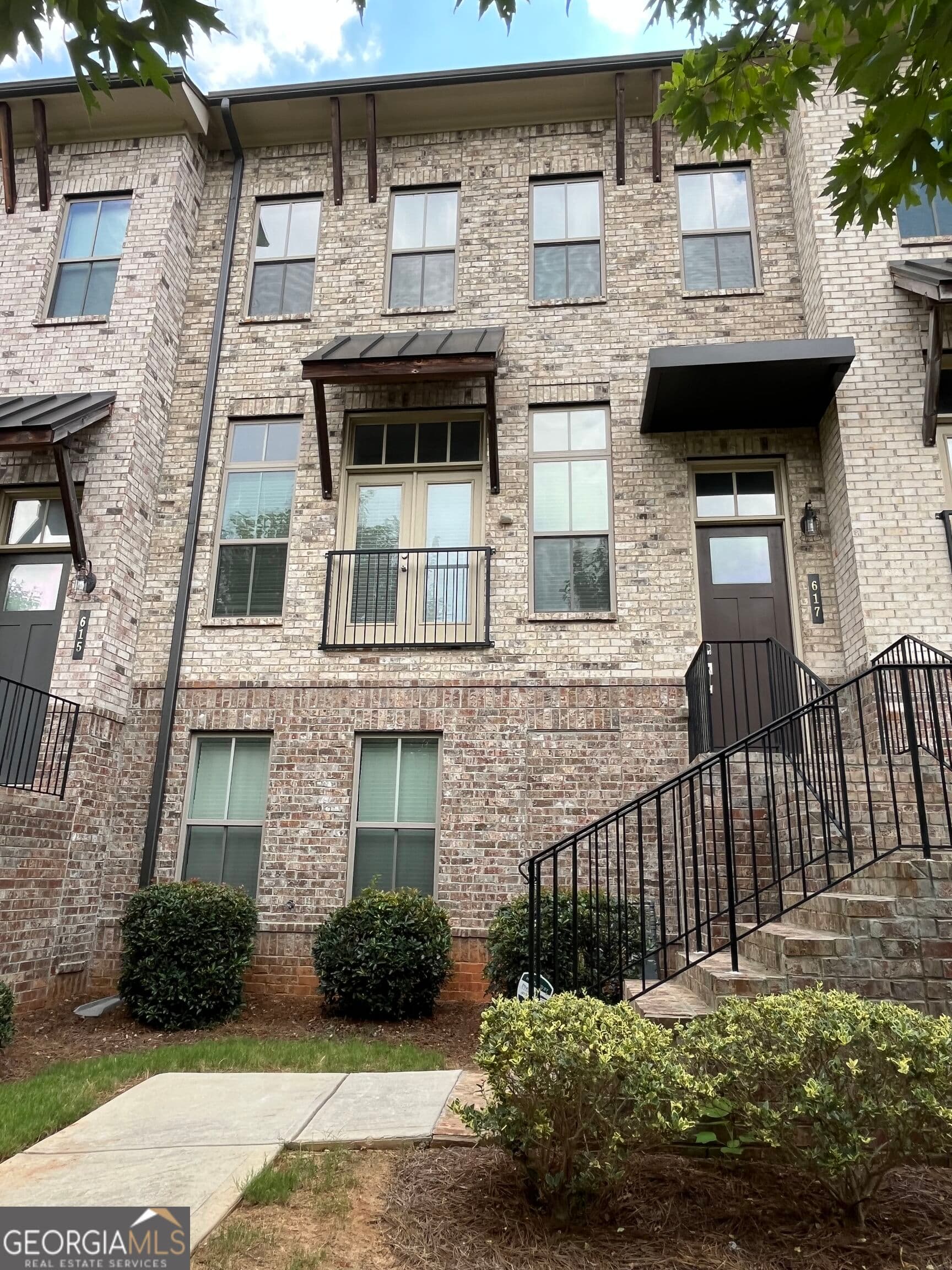 4 bedroom, 3.5 bathroom, 2,160 sq ft townhouse for sale at 617 Harrington Hills, Decatur, GA 30032
