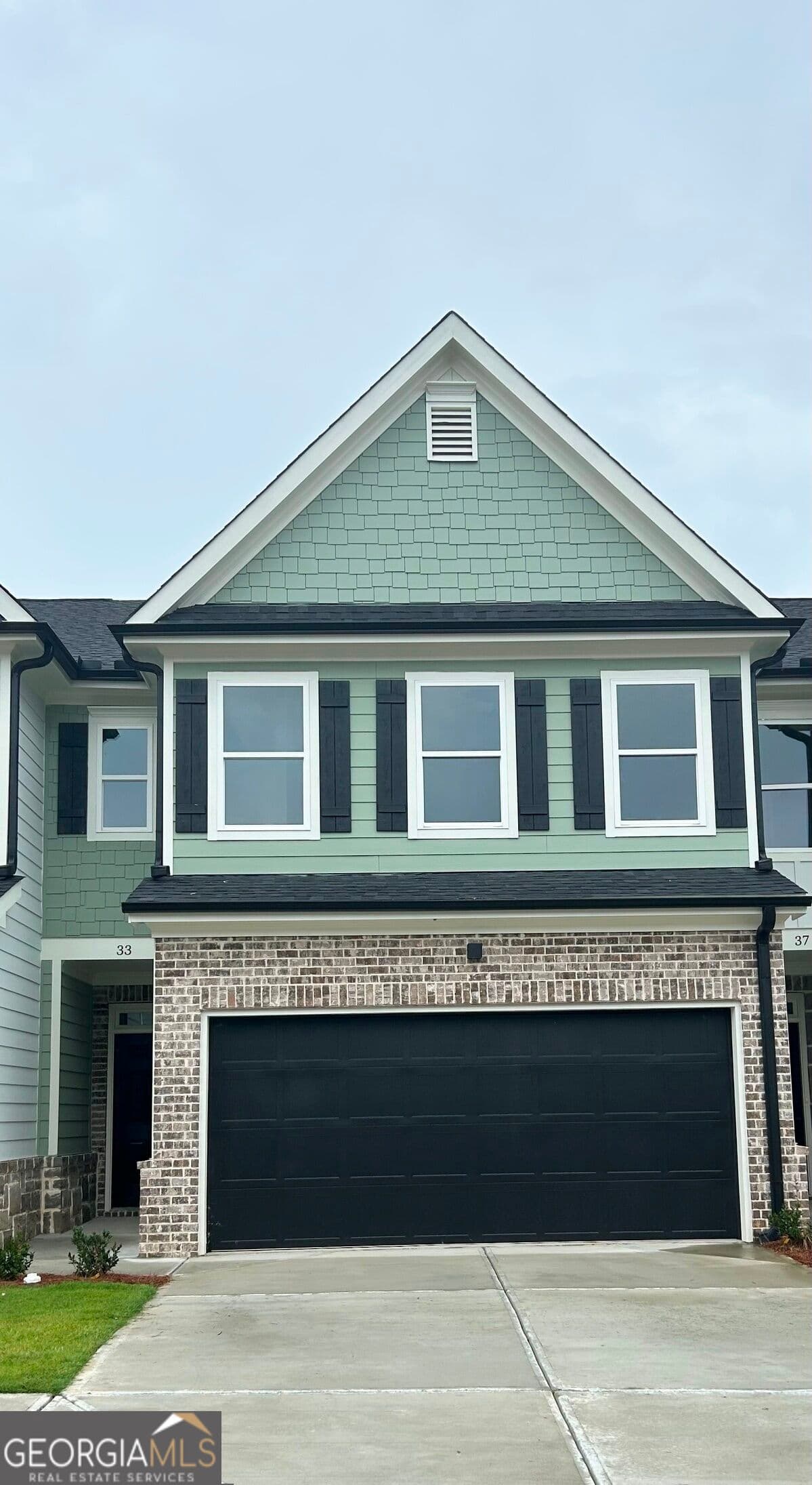 3 bedroom, 2.5 bathroom, 1,660 sq ft townhouse for rent at 33 Crest Drive 5, Hartwell, GA 30643 for $2,200 a month