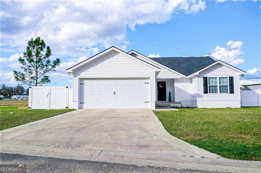 3 bedroom, 2 bathroom, 1,670 sq ft single family residence sold at 594 Pinehurst Drive, Blackshear, GA 31516
