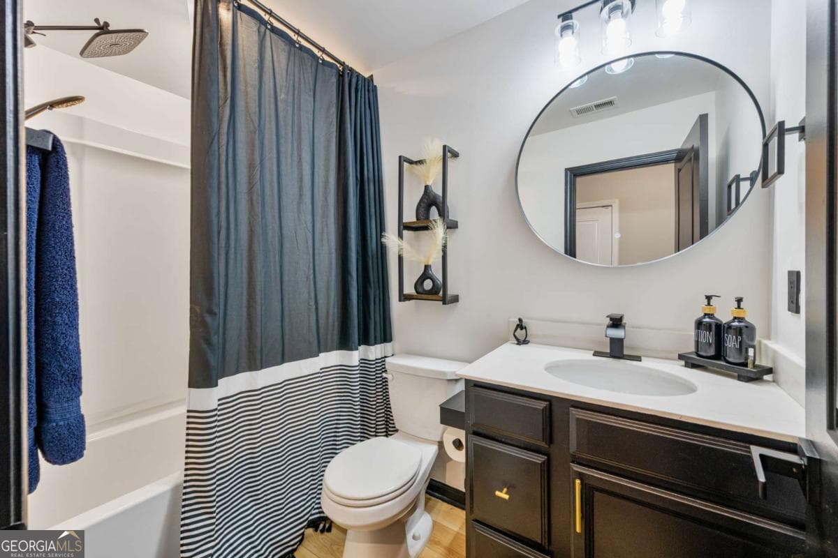 3 bedroom, 2.5 bathroom, 1,897 sq ft townhouse for sale at 211 Mahone Drive, Lilburn, GA 30047 — photo 7