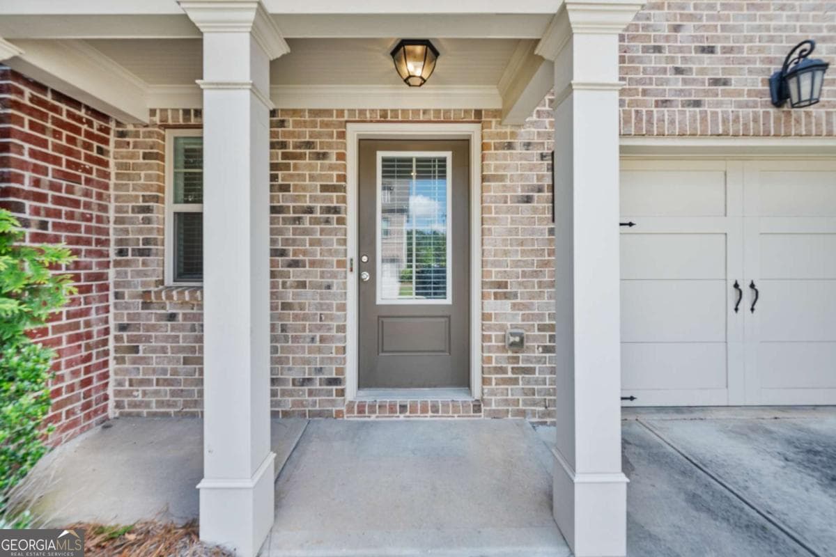 3 bedroom, 2.5 bathroom, 1,897 sq ft townhouse for sale at 211 Mahone Drive, Lilburn, GA 30047 — photo 3
