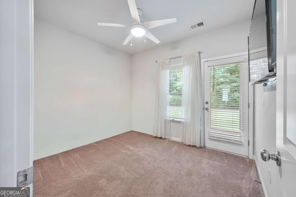 3 bedroom, 2.5 bathroom, 1,897 sq ft townhouse for sale at 211 Mahone Drive, Lilburn, GA 30047 — photo 9