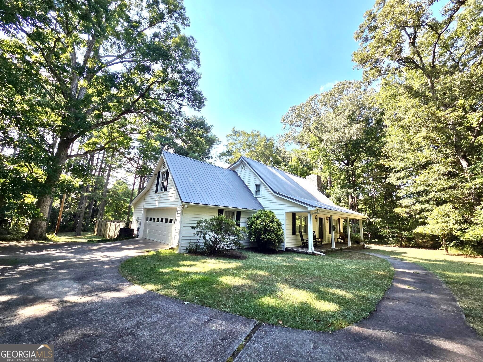 3 bedroom, 2.5 bathroom, 2,803 sq ft single family residence for sale at 8 Rover Road, Williamson, GA 30292 — photo 2