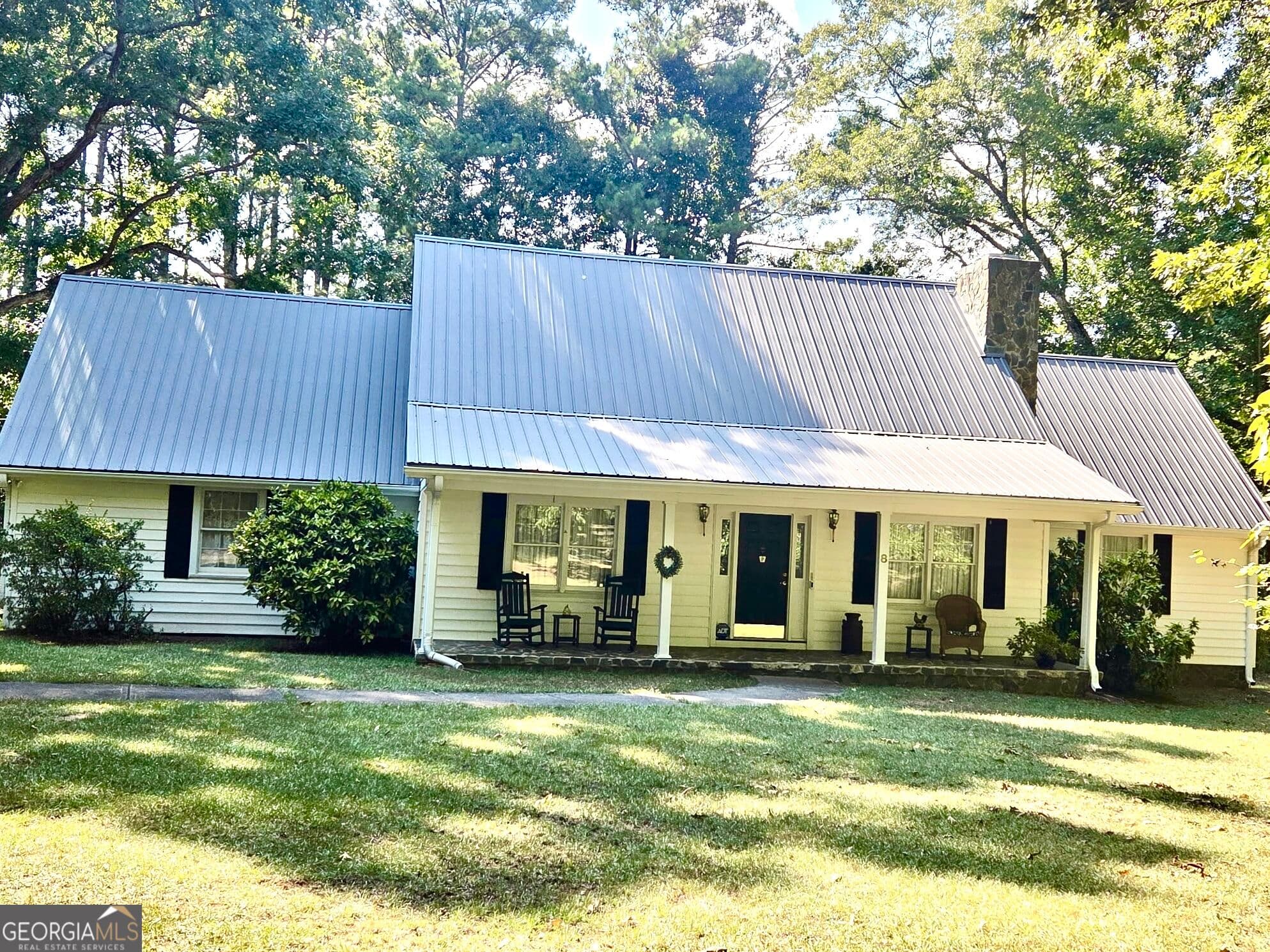 3 bedroom, 2.5 bathroom, 2,803 sq ft single family residence for sale at 8 Rover Road, Williamson, GA 30292 — photo 1 of 56
