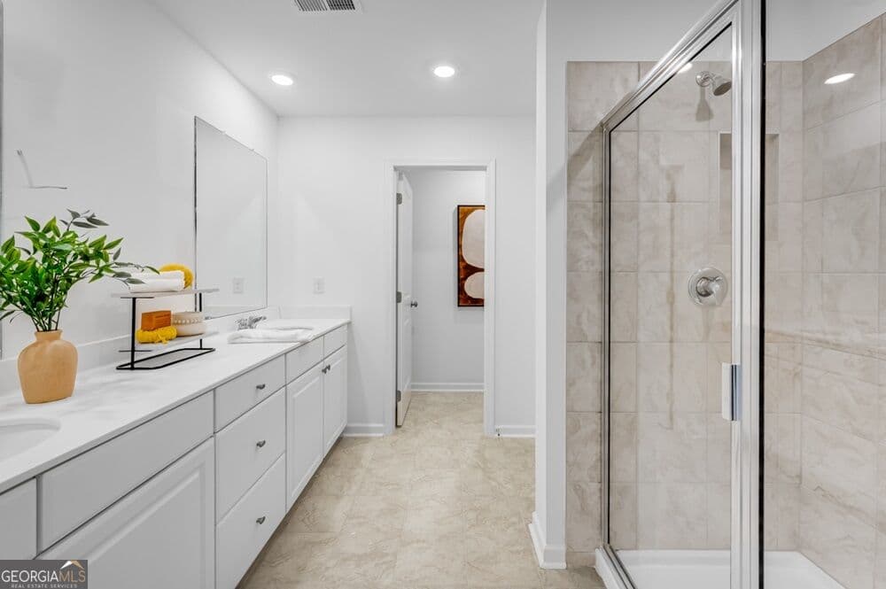 5 bedroom, 3 bathroom, 2,598 sq ft single family residence for sale at 2380 Dreycott Lane, Lawrenceville, GA 30043 — photo 4