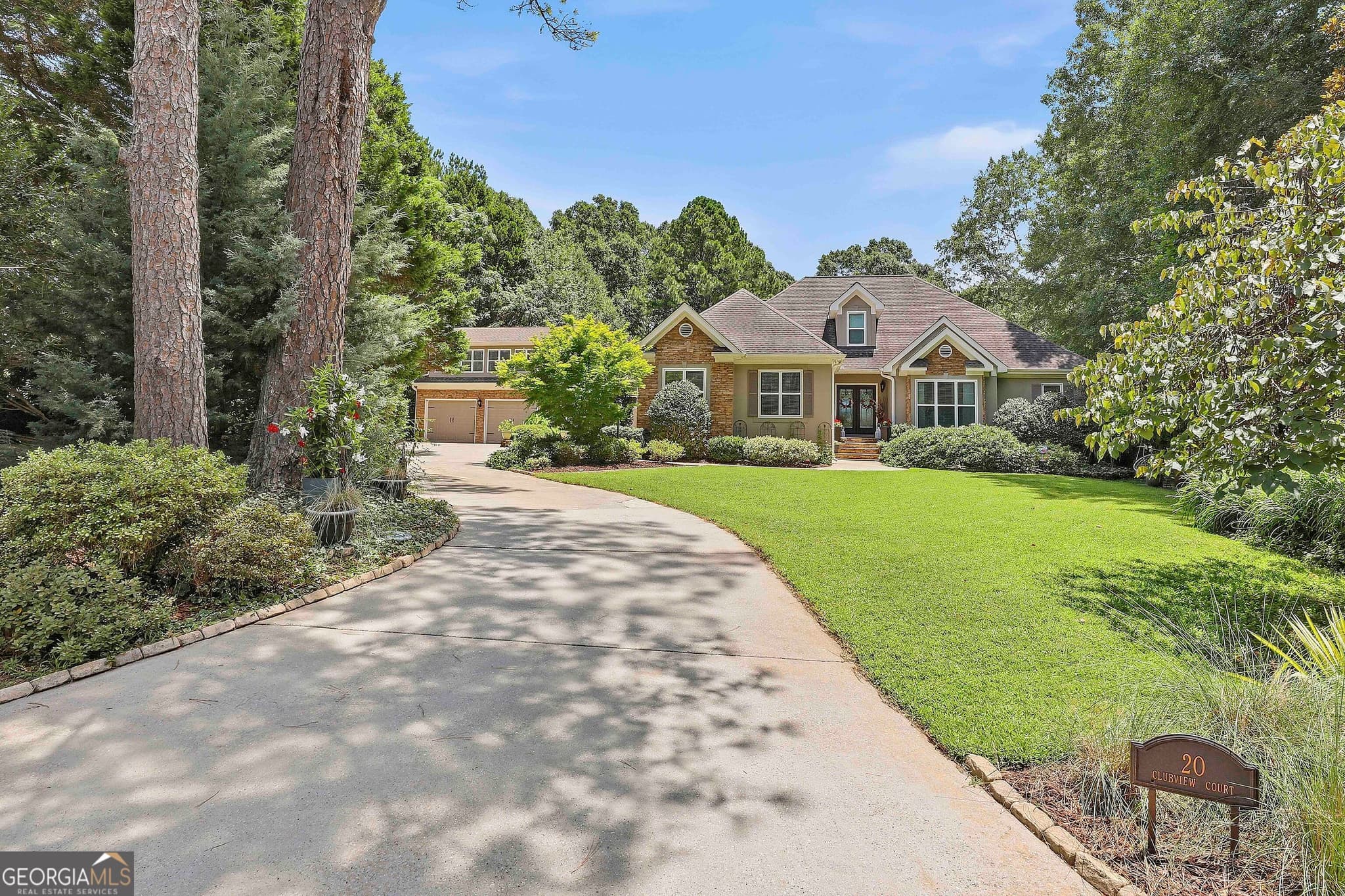 5 bedroom, 4.5 bathroom, 3,600 sq ft single family residence for sale at 20 Clubview Court, Newnan, GA 30265 — photo 2