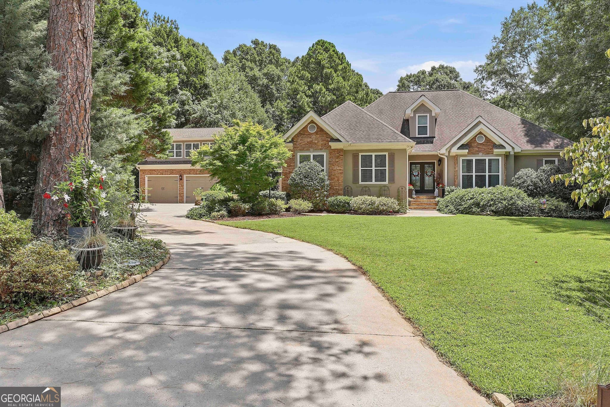 5 bedroom, 4.5 bathroom, 3,600 sq ft single family residence for sale at 20 Clubview Court, Newnan, GA 30265 — photo 3