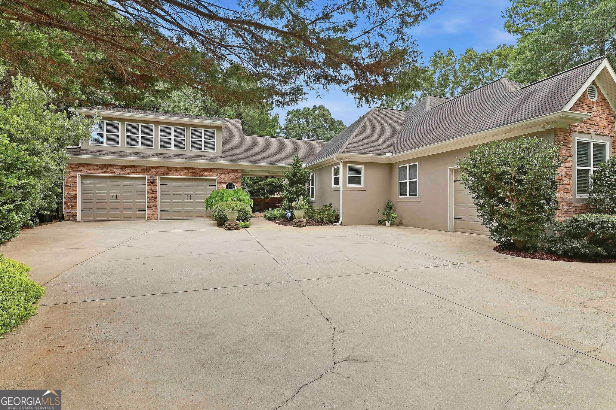 5 bedroom, 4.5 bathroom, 3,600 sq ft single family residence for sale at 20 Clubview Court, Newnan, GA 30265 — photo 5