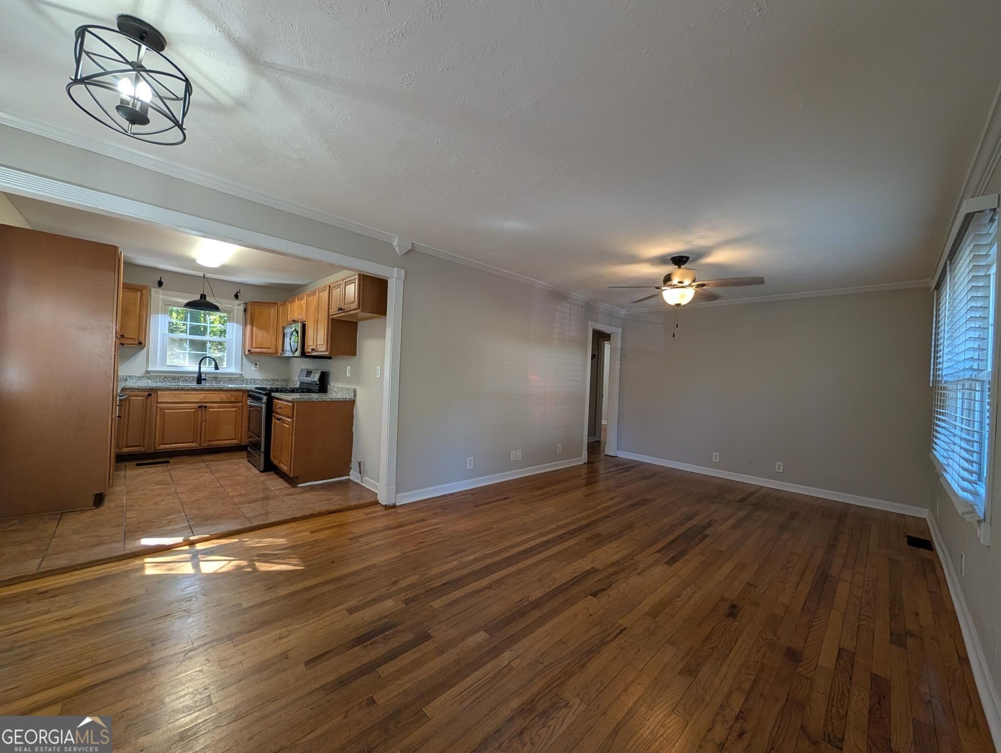3 bedroom, 1 bathroom, 816 sq ft single family residence for sale at 2063 White Oak Circle, Kennesaw, GA 30144 — photo 6