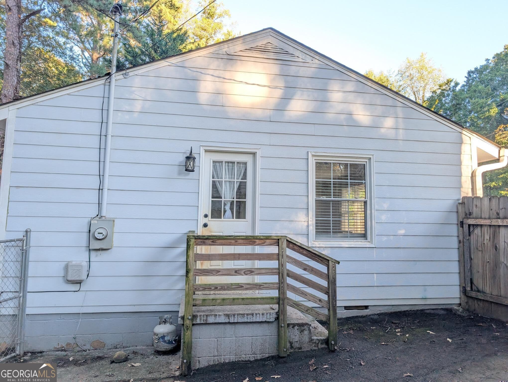 3 bedroom, 1 bathroom, 816 sq ft single family residence for sale at 2063 White Oak Circle, Kennesaw, GA 30144 — photo 3