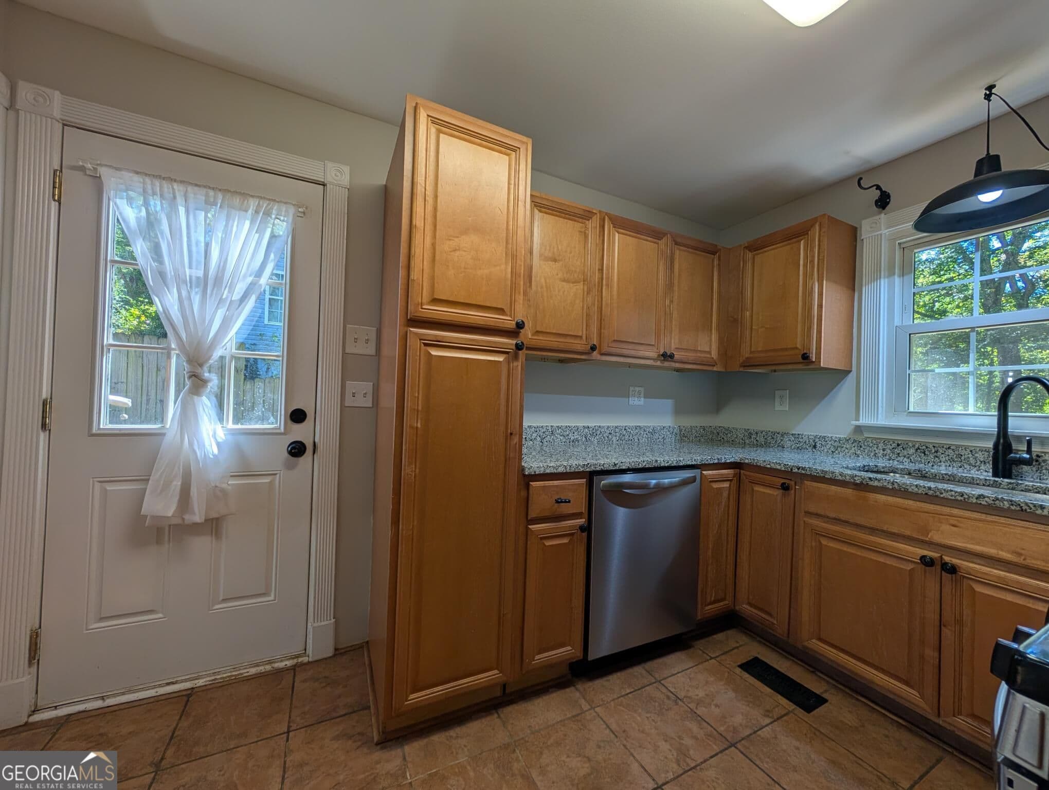 3 bedroom, 1 bathroom, 816 sq ft single family residence for sale at 2063 White Oak Circle, Kennesaw, GA 30144 — photo 10