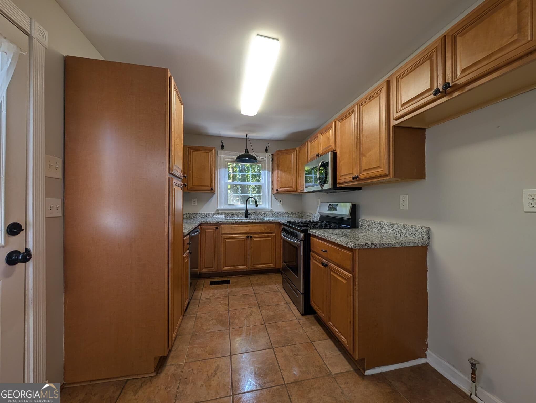 3 bedroom, 1 bathroom, 816 sq ft single family residence for sale at 2063 White Oak Circle, Kennesaw, GA 30144 — photo 8