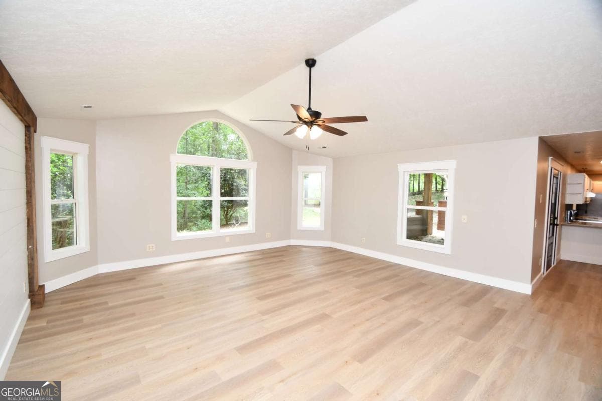 3 bedroom, 2.5 bathroom, 1,688 sq ft single family residence for sale at 257 Lake Place Drive, Lavonia, GA 30553 — photo 6