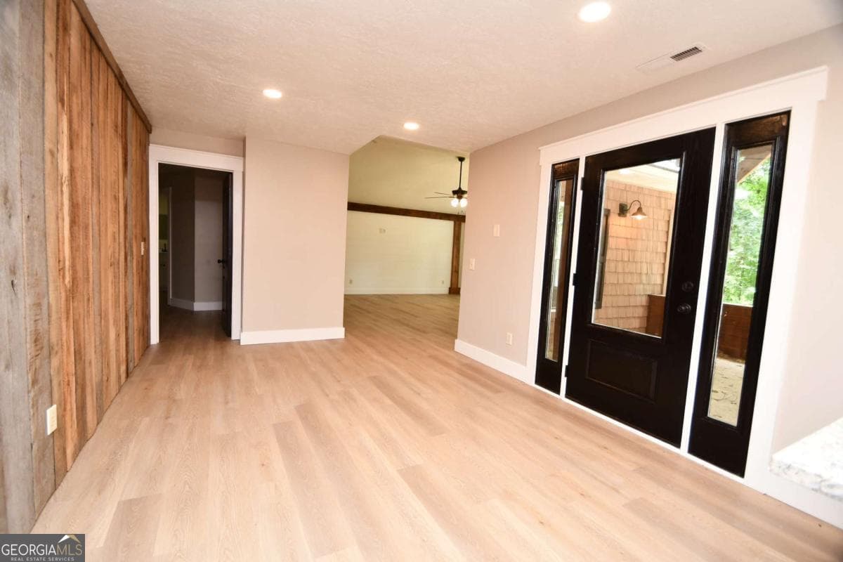 3 bedroom, 2.5 bathroom, 1,688 sq ft single family residence for sale at 257 Lake Place Drive, Lavonia, GA 30553 — photo 7