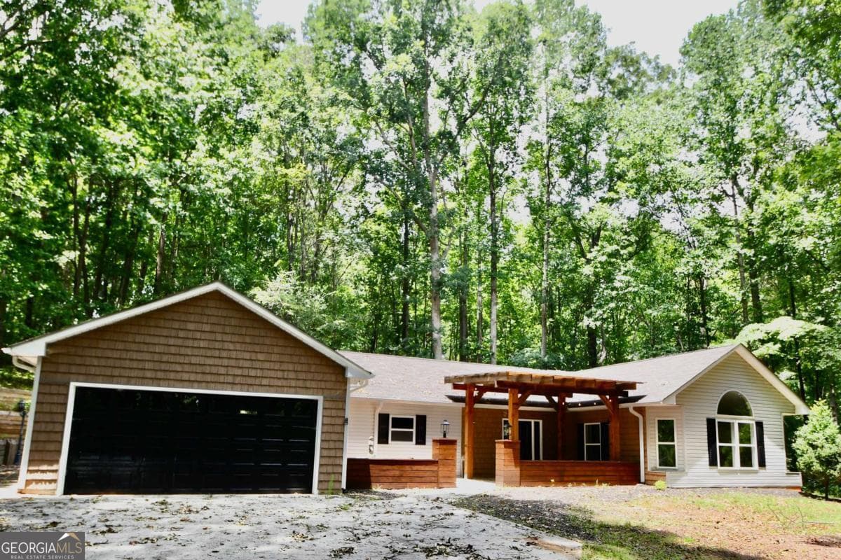 3 bedroom, 2.5 bathroom, 1,688 sq ft single family residence for sale at 257 Lake Place Drive, Lavonia, GA 30553 — photo 3