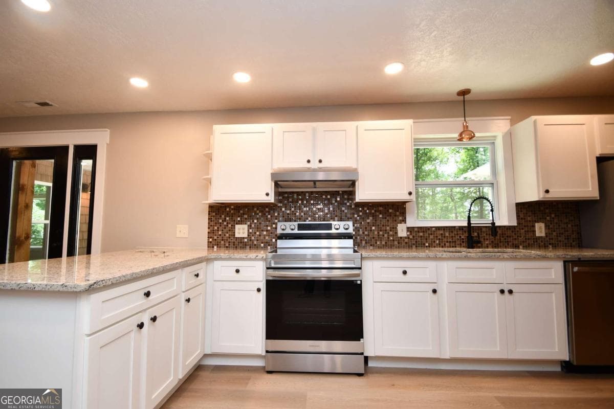 3 bedroom, 2.5 bathroom, 1,688 sq ft single family residence for sale at 257 Lake Place Drive, Lavonia, GA 30553 — photo 9