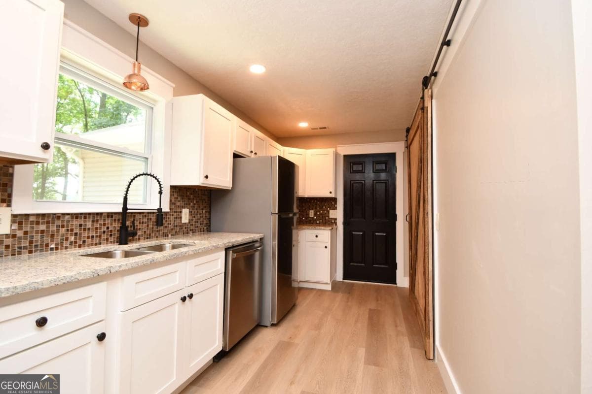 3 bedroom, 2.5 bathroom, 1,688 sq ft single family residence for sale at 257 Lake Place Drive, Lavonia, GA 30553 — photo 10