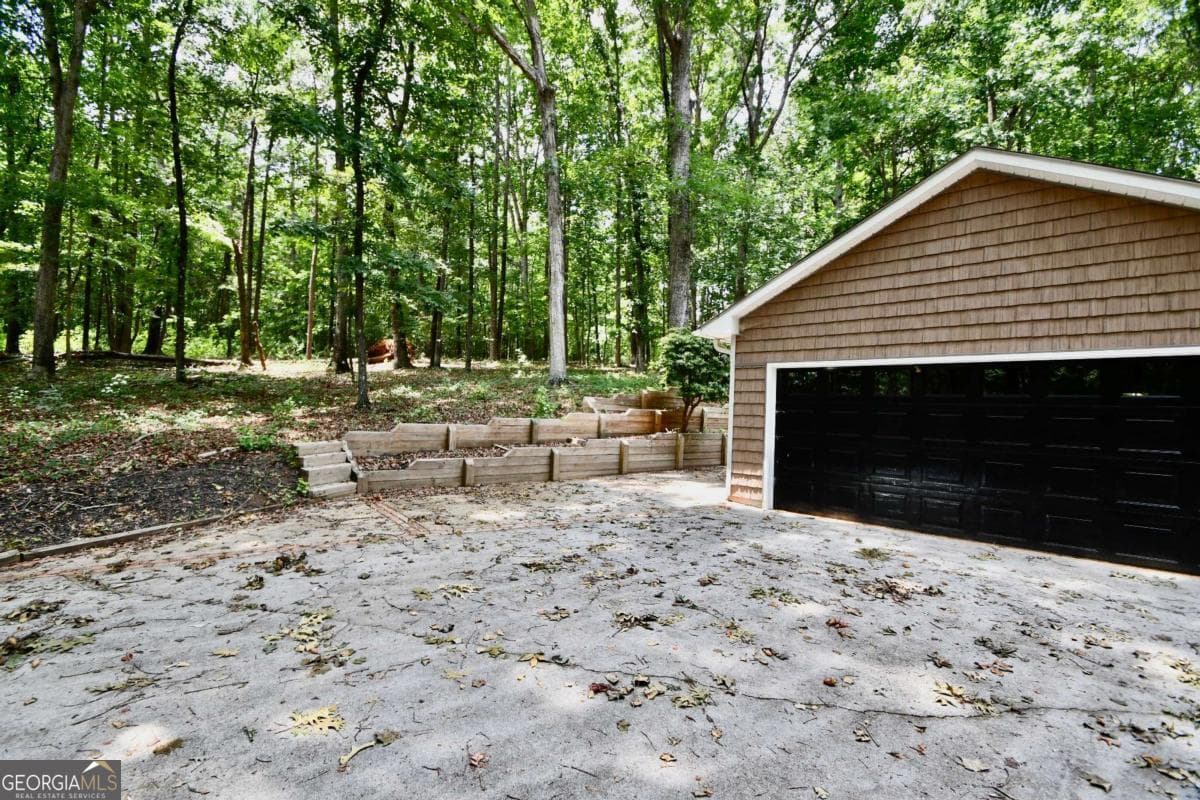 3 bedroom, 2.5 bathroom, 1,688 sq ft single family residence for sale at 257 Lake Place Drive, Lavonia, GA 30553 — photo 4