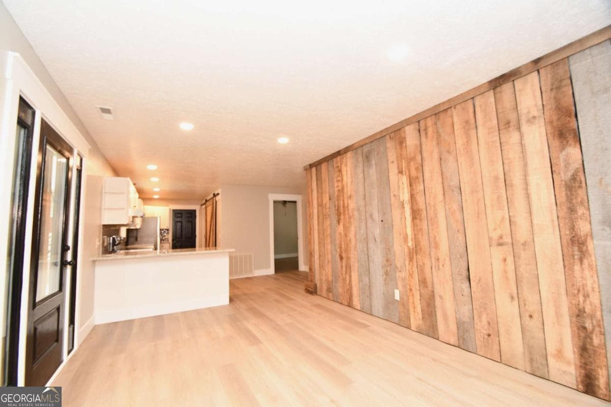 3 bedroom, 2.5 bathroom, 1,688 sq ft single family residence for sale at 257 Lake Place Drive, Lavonia, GA 30553 — photo 8