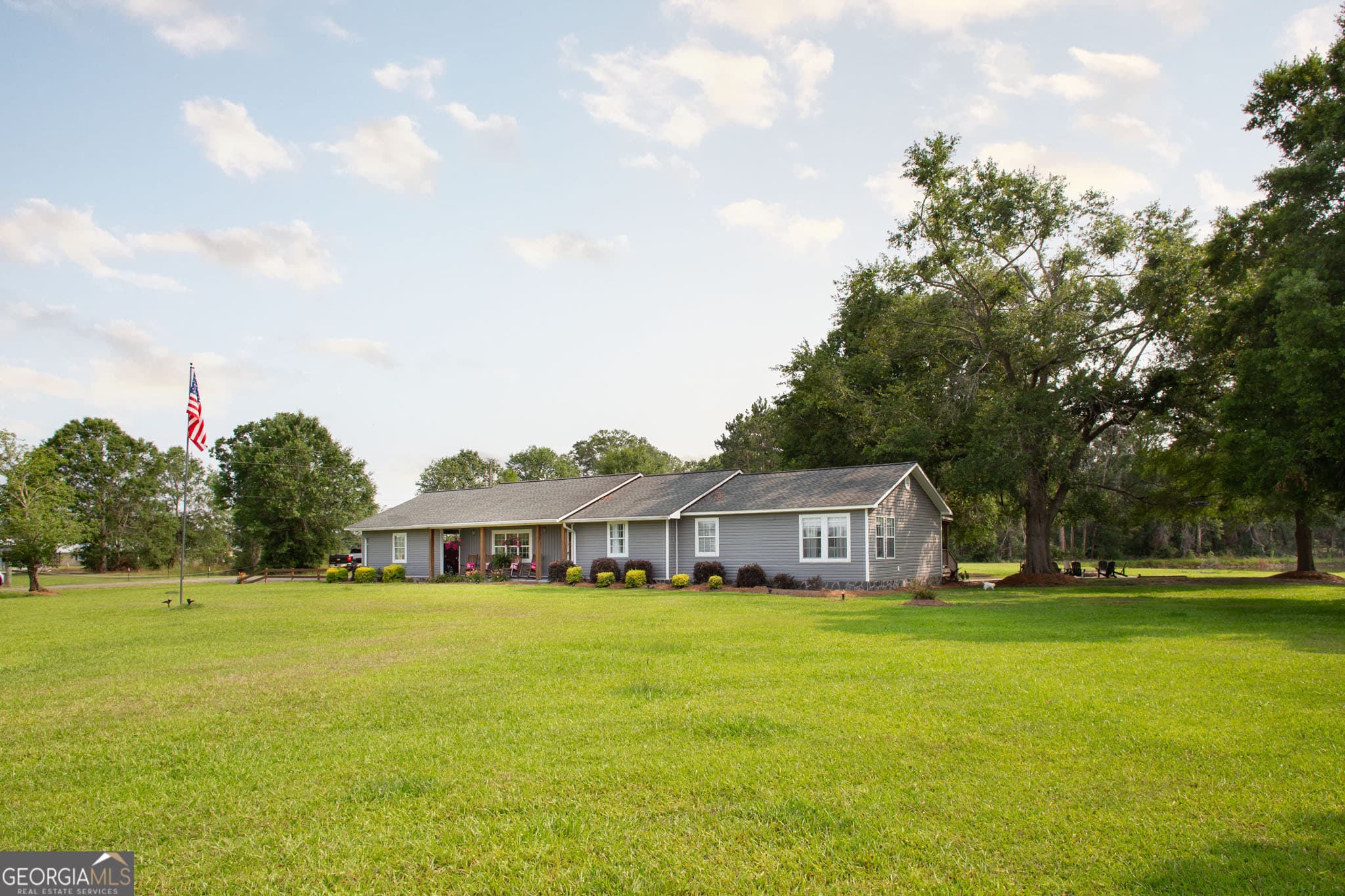 4 bedroom, 2 bathroom single family residence sold at 313 White Pine Highway, Nicholls, GA 31554