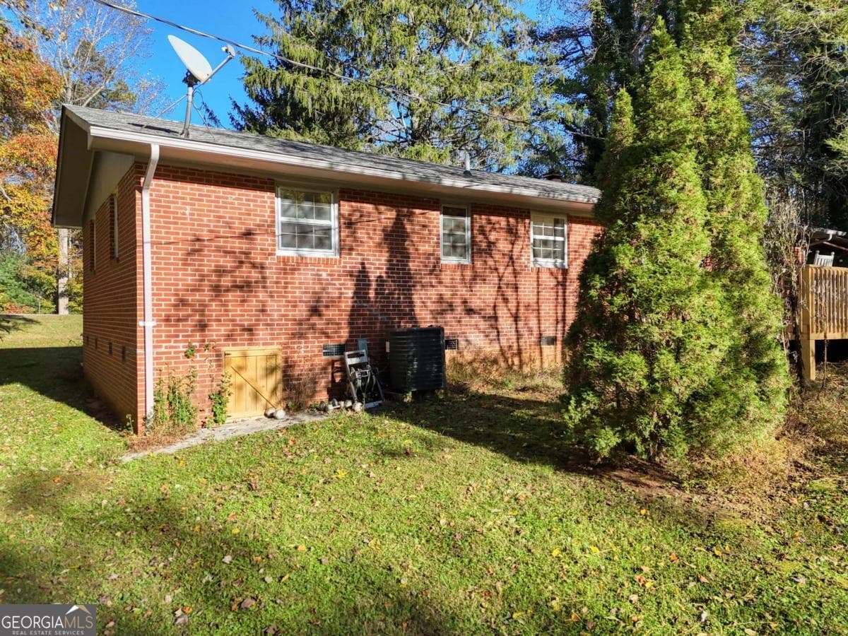 3 bedroom, 2 bathroom single family residence under contract at 110 Johnson Road, Hayesville, NC 28904 — photo 3