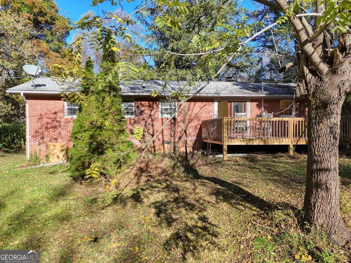 3 bedroom, 2 bathroom single family residence under contract at 110 Johnson Road, Hayesville, NC 28904 — photo 4