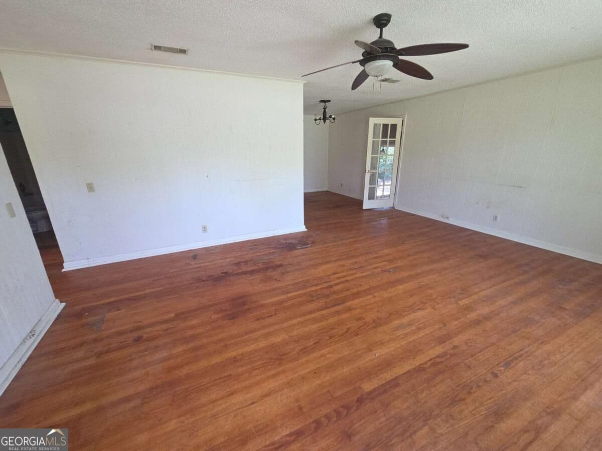 3 bedroom, 2 bathroom, 2,032 sq ft single family residence for sale at 5585 Railroad Avenue, Patterson, GA 31557 — photo 3