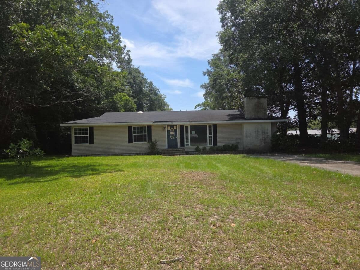 3 bedroom, 2 bathroom, 2,032 sq ft single family residence for sale at 5585 Railroad Avenue, Patterson, GA 31557