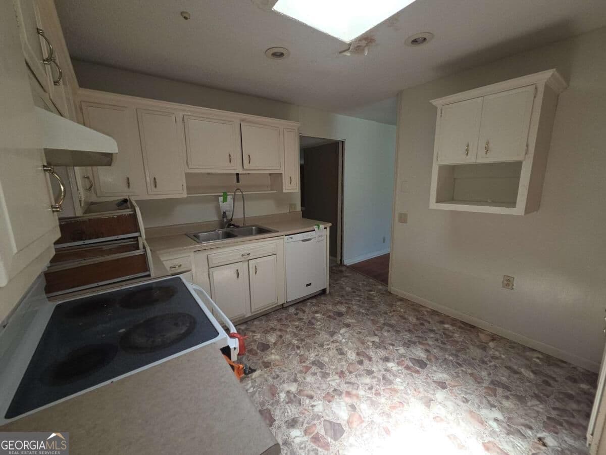 3 bedroom, 2 bathroom, 2,032 sq ft single family residence for sale at 5585 Railroad Avenue, Patterson, GA 31557 — photo 9
