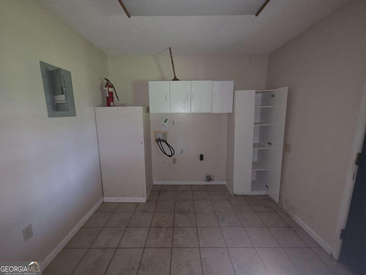 3 bedroom, 2 bathroom, 2,032 sq ft single family residence for sale at 5585 Railroad Avenue, Patterson, GA 31557 — photo 8