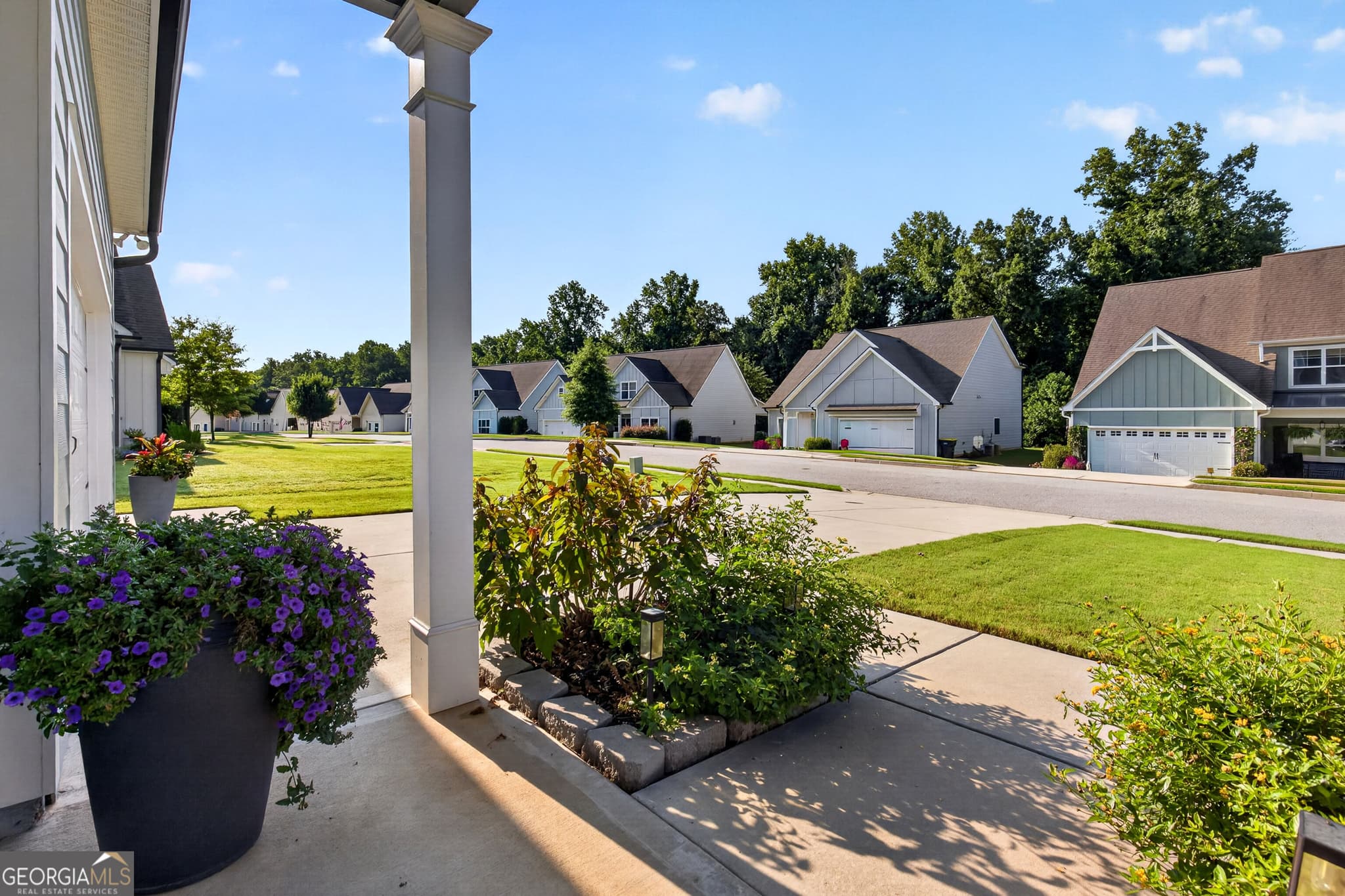4 bedroom, 2.5 bathroom, 2,703 sq ft single family residence for sale at 170 South Ridge, Senoia, GA 30276 — photo 9