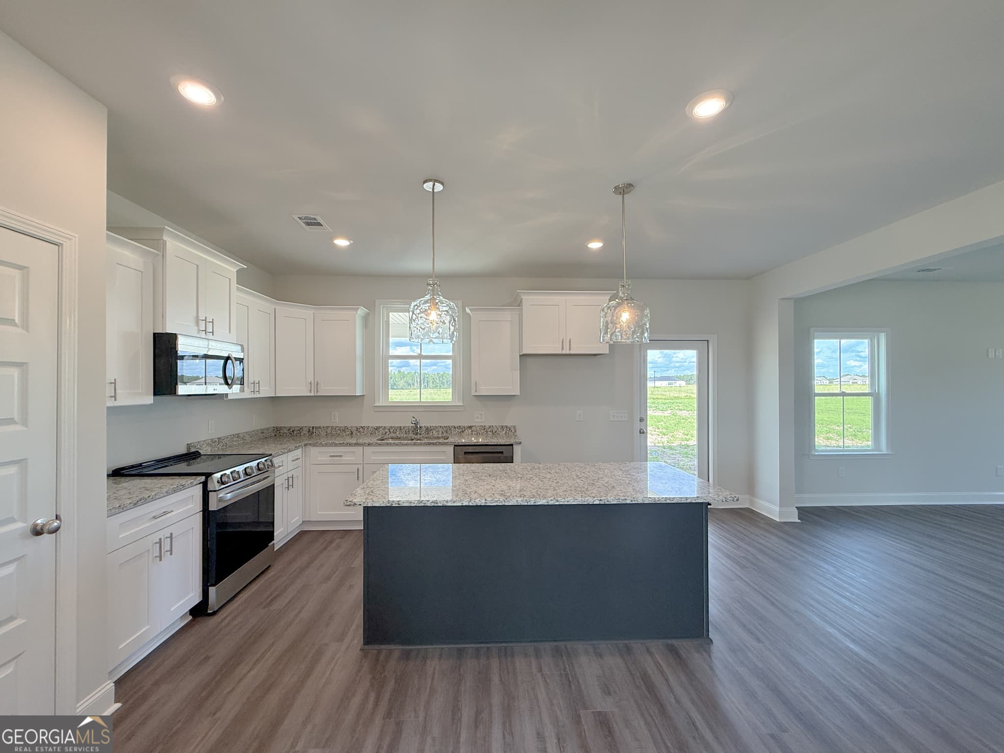 4 bedroom, 2.5 bathroom, 2,371 sq ft single family residence for sale at 309 Barney Run, Statesboro, GA 30458 — photo 7