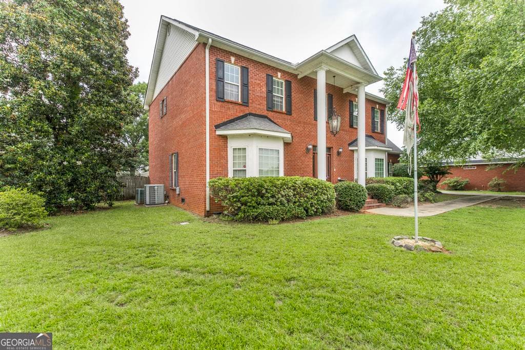 4 bedroom, 4 bathroom, 3,832 sq ft single family residence for sale at 208 Martin Terrace, Kathleen, GA 31047 — photo 3