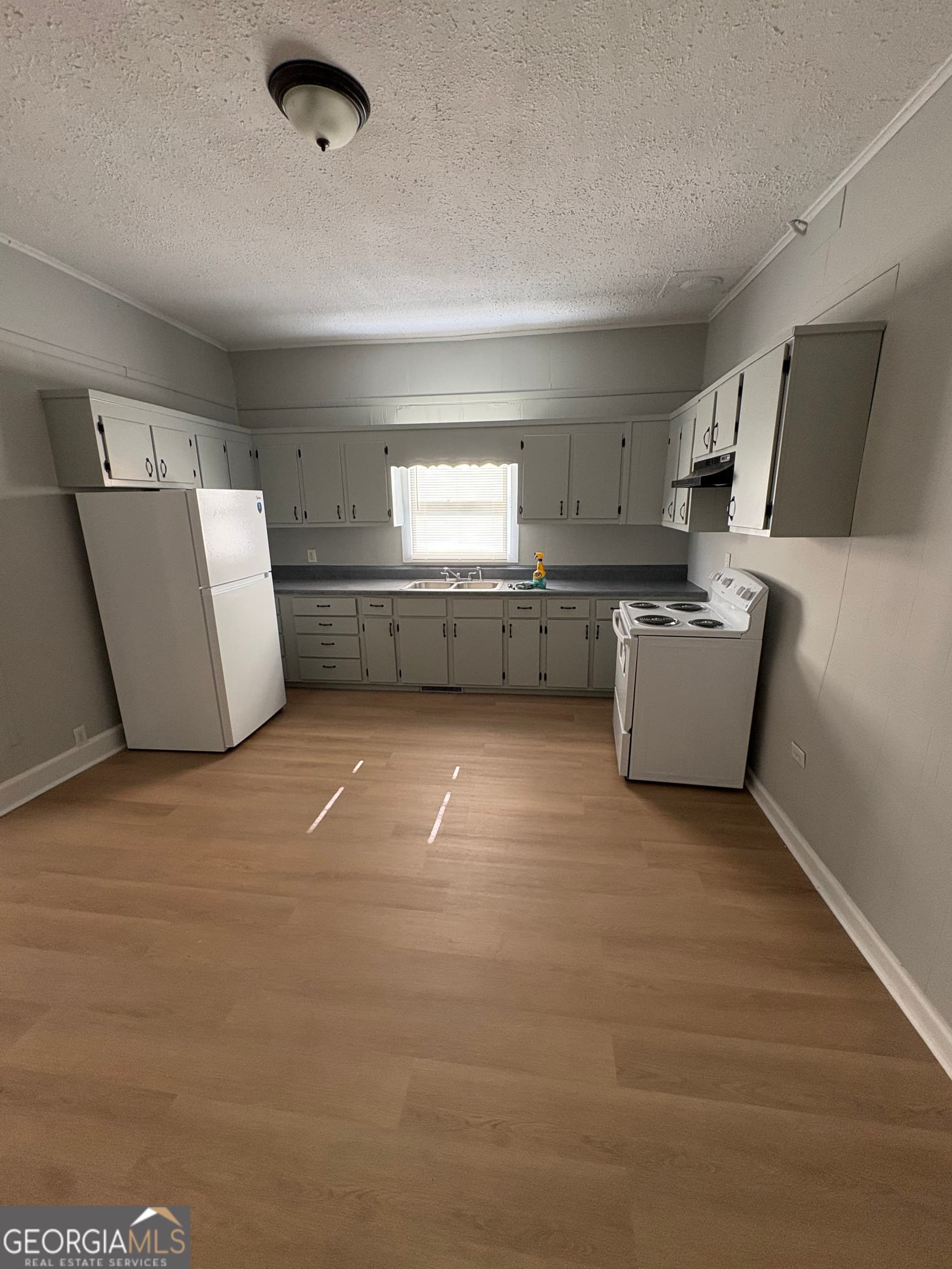 3 bedroom, 1 bathroom, 1,184 sq ft single family residence for sale at 202 Cheatham Street, Griffin, GA 30223 — photo 2