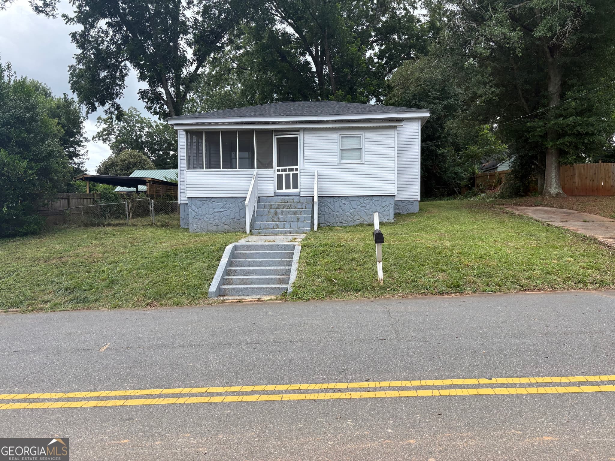 3 bedroom, 1 bathroom, 1,184 sq ft single family residence for sale at 202 Cheatham Street, Griffin, GA 30223