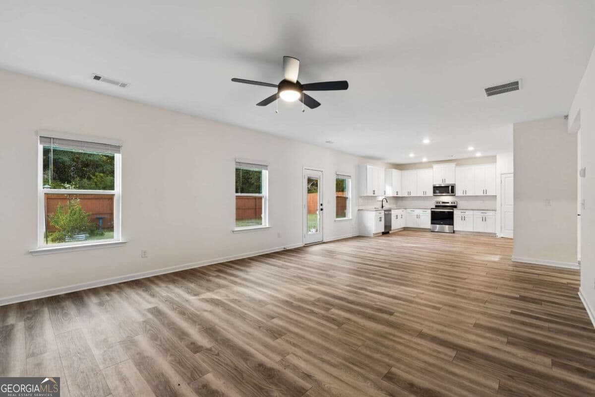 4 bedroom, 2.5 bathroom, 2,556 sq ft single family residence for sale at 3955 Saddle Bag Court, Dacula, GA 30019 — photo 5