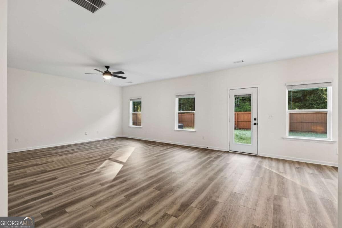 4 bedroom, 2.5 bathroom, 2,556 sq ft single family residence for sale at 3955 Saddle Bag Court, Dacula, GA 30019 — photo 8