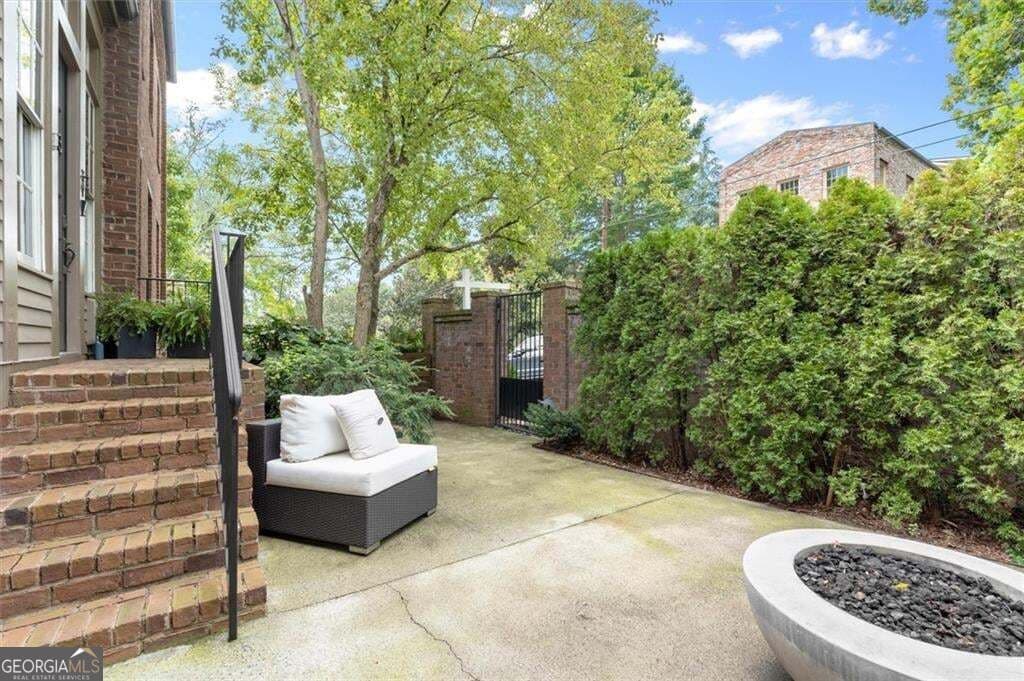3 bedroom, 3.5 bathroom, 3,300 sq ft townhouse for sale at 65 Sloan Street 3, Roswell, GA 30075 — photo 5