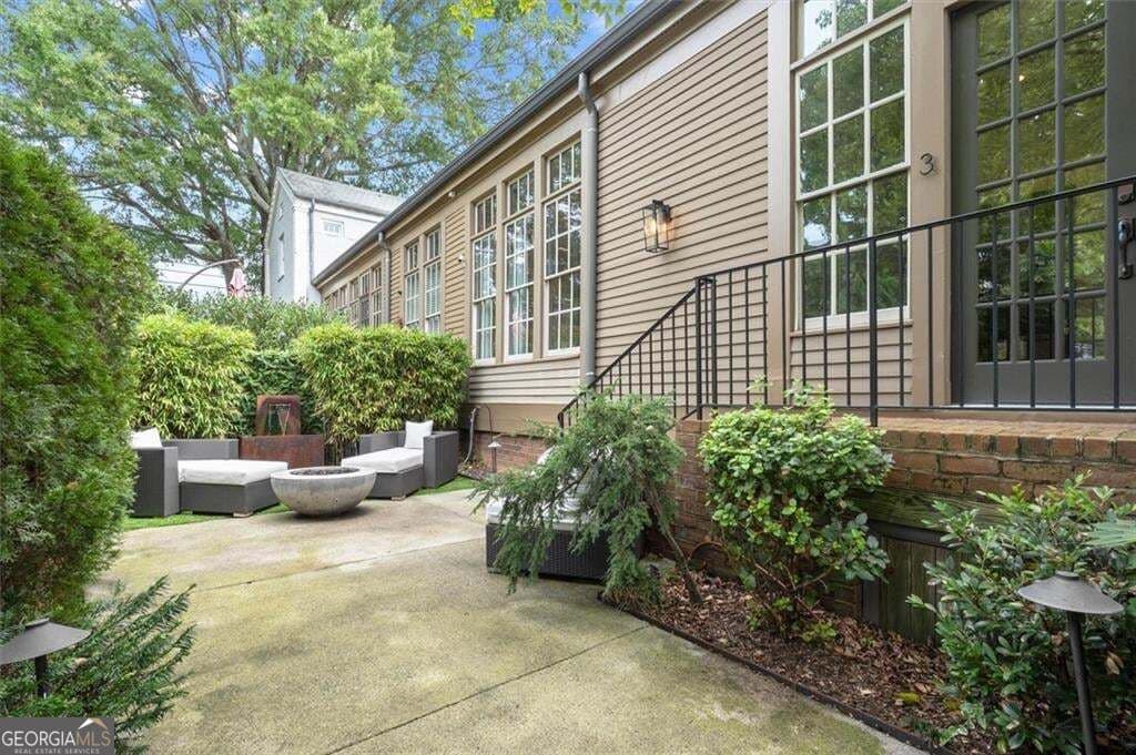 3 bedroom, 3.5 bathroom, 3,300 sq ft townhouse for sale at 65 Sloan Street 3, Roswell, GA 30075 — photo 4