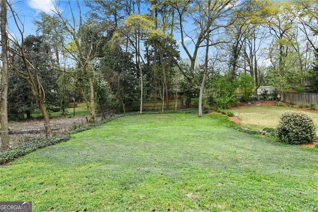 3 bedroom, 3 bathroom, 2,961 sq ft single family residence for sale at 2900 Lookout Place, Atlanta, GA 30305 — photo 4